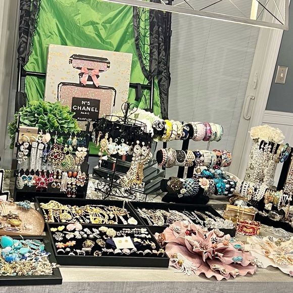 MY 1ST JEWELRY SHOW!!!! PLEASE LIKE TO BE NOTIFIED OF MY LIVE SHOW!!! - Picture 10 of 17